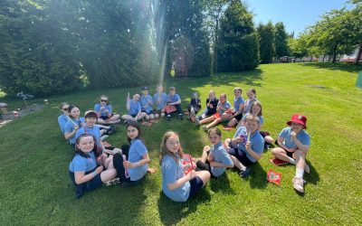 3rd class enjoying some ice pops and reading in the sun!